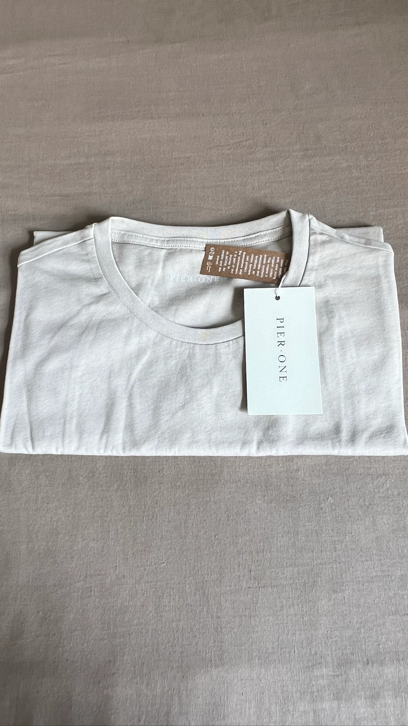 Camiseta Beige para Hombre Limpia y Versátil – photo 3